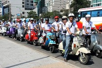 Hàng trăm Vespa cổ tụ hội tại Festival biển Nha Trang